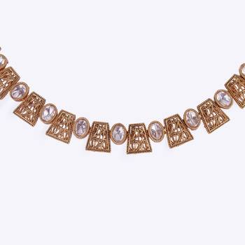 Elegant rajwadi gold plated choker necklace set with maangtikka for women and girls 4