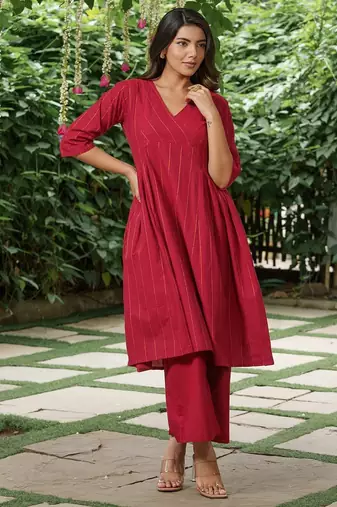 Red zari striped kurta with plain palazzos set-set of 2