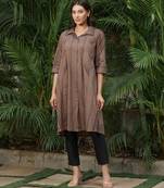 Brown zari stripes kurta with black pants set- set of 2