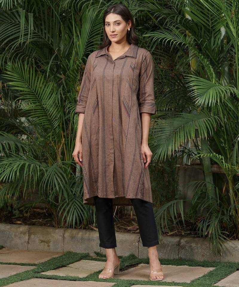 Brown zari stripes kurta with black pants set- set of 2