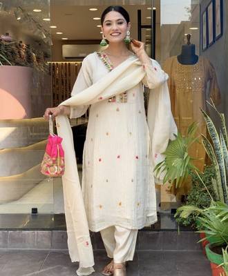 Off white color chinon beautiful and readymade kurta set 2