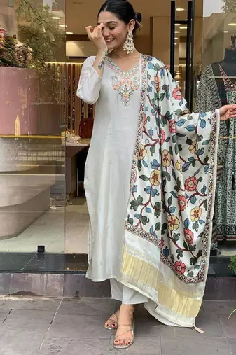 Women's Gorgeous Embroidery Viscose Chanderi Fabric Straight Kurta Pant with Dupatta Set