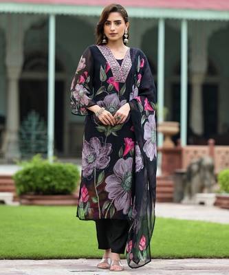 Black georgette floral digital print kurta with rayon bottom & printed dupatta set 4