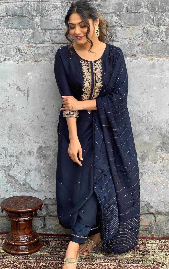 Women's Gorgeous Embroidery Viscose Chanderi Fabric Stright Kurta Pant with Dupatta Set