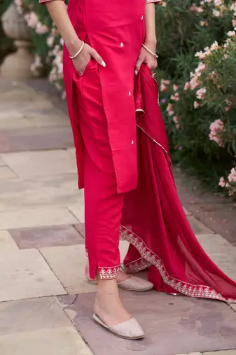 Women's  Embroidery Rayon Slub Stright Kurta Pant with Dupatta Set