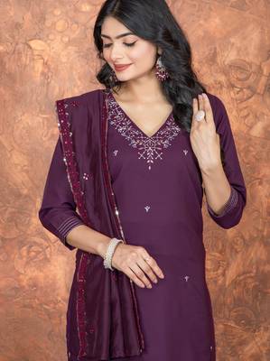 Deep wine roman silk embroidered kurta with pant & chanderi dupatta set 2