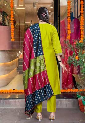 Women's  Embroidery Viscose Chanderi Stright Kurta Pant with Dupatta Set 3