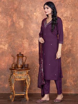 Deep wine roman silk embroidered kurta with pant & chanderi dupatta set 5