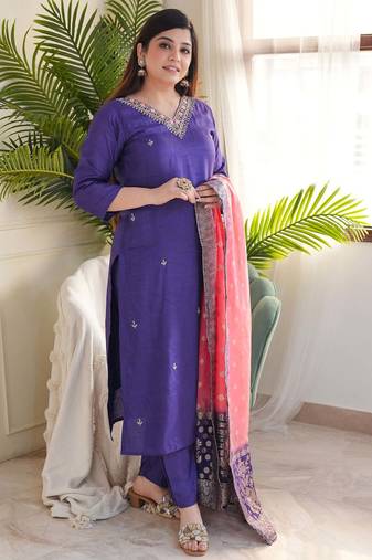 Women's Gorgeous Embroidery Vichitra Fabric Stright Kurta Pant with Dupatta Set