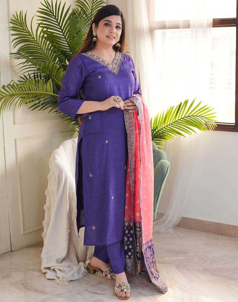Women's Gorgeous Embroidery Vichitra Fabric Stright Kurta Pant with Dupatta Set