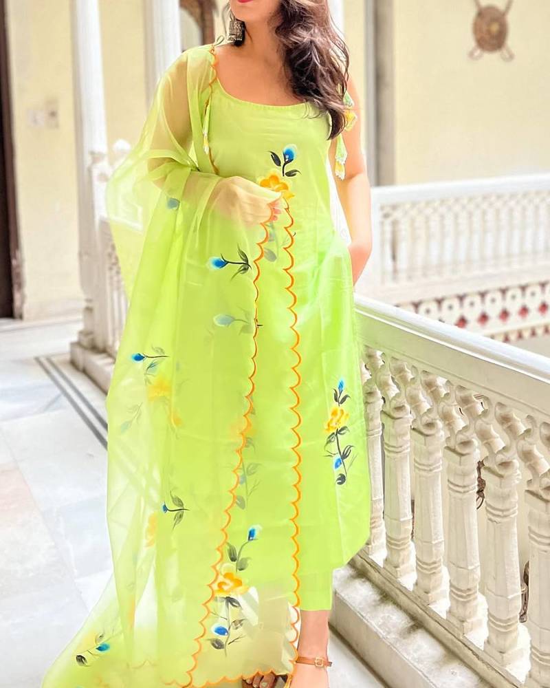 Women's Gorgeous Printed Viscose Fabric Stright Kurta Pant with Dupatta Set