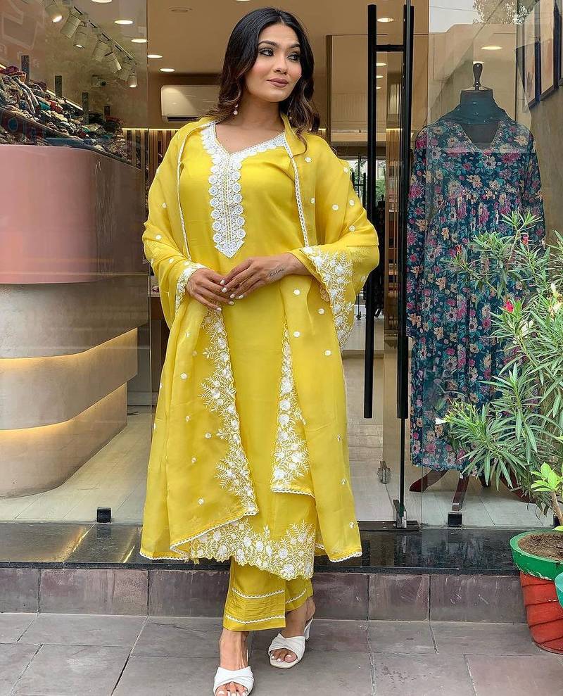 Women's Gorgeous Embroidery Georgette Fabric Stright Kurta Pant with Dupatta Set