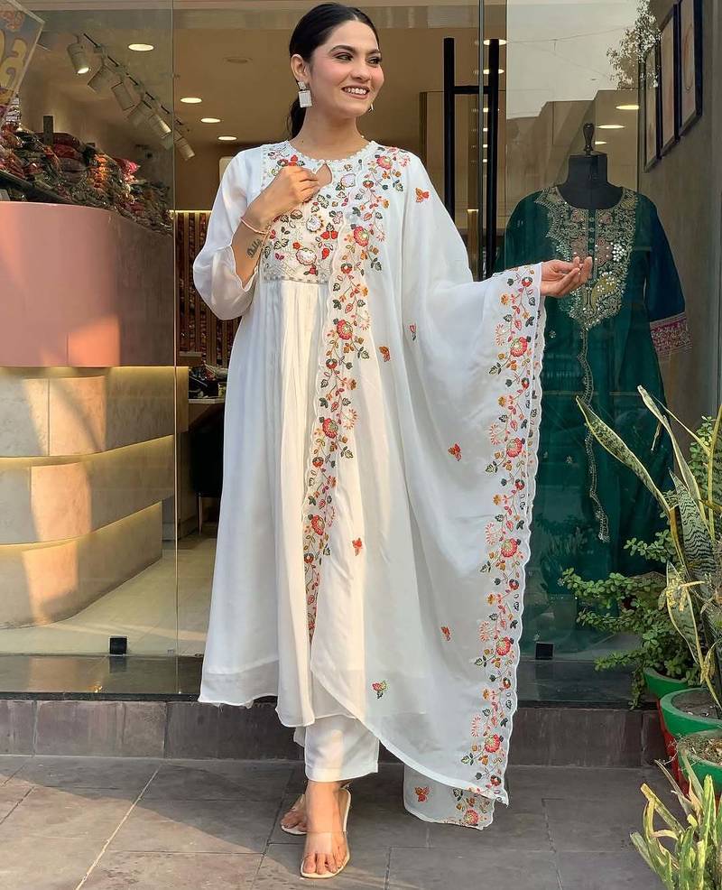 Women's Gorgeous Embroidery Viscose Chinnon Fabric Pleated Kurta Pant with Dupatta Set