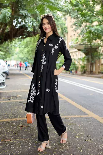 Floral Printed Shirt Collar A-Line Kurta With Pyjama