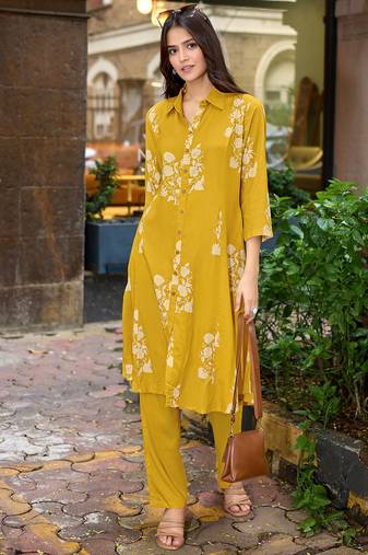 Floral Printed Shirt Collar A-Line Kurta With Pyjama