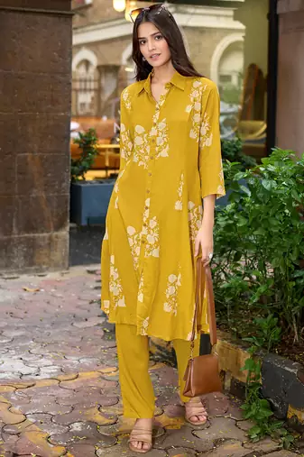 Floral Printed Shirt Collar A-Line Kurta With Pyjama