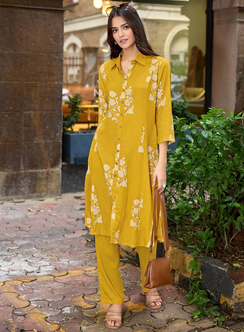 Floral Printed Shirt Collar A-Line Kurta With Pyjama