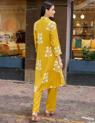 Floral Printed Shirt Collar A-Line Kurta With Pyjama 2