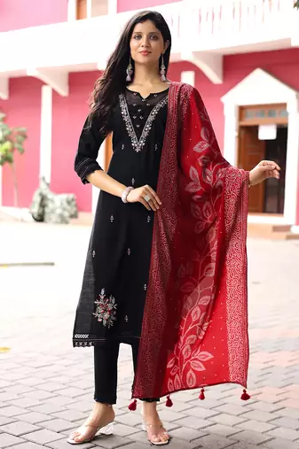 Women Viscos Weaving Hand & Threadwork Kurta With Trousers & With Dupatta