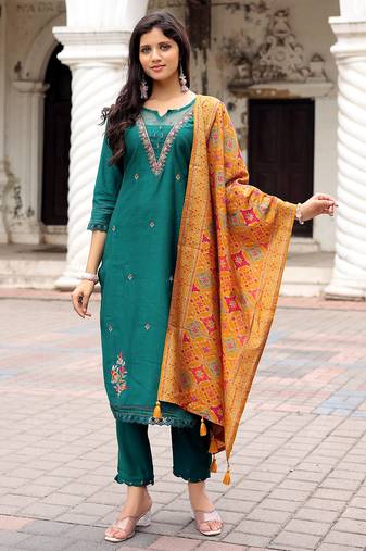 Women Viscos Weaving Hand & Threadwork Kurta With Trousers & With Dupatta