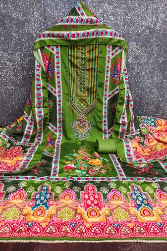 Women's green digital print & fancy border chinnon dress material