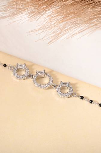 Three-stone black beads bracelet