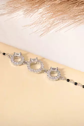 Three-stone black beads bracelet