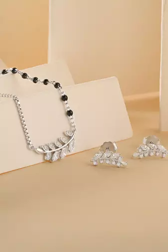 Beads and leaf necklace set