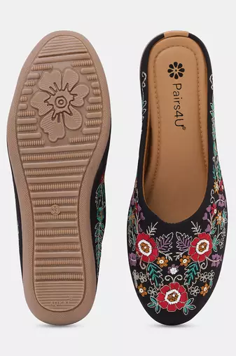 Pairs4u women's black embroidered canvas juttis - traditional slip-on ethnic flats with comfortable pvc sole for women