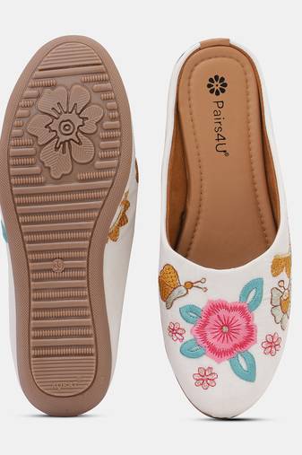 Pairs4u women's canvas embroidered punjabi white mojari juttis with comfortable pvc sole & stylised toe for ethnic wear