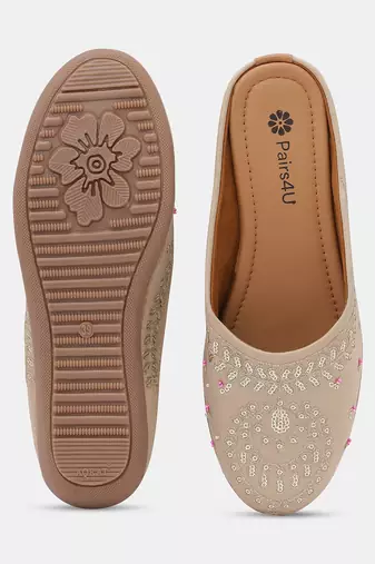 Pairs4u women's ethnic punjabi juttis cream embroidered canvas flats with comfortable pvc sole for universal occasion