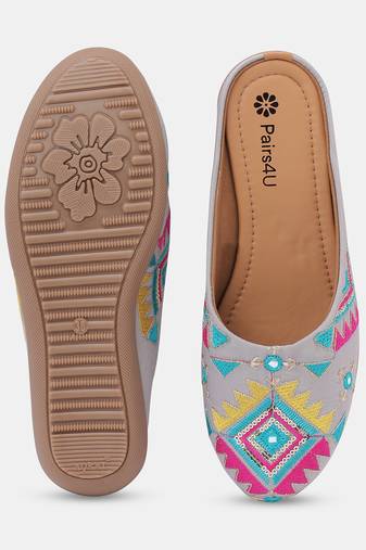 Pairs4u women's grey embroidered canvas juttis - ethnic slip-on flats with stylish toe and comfortable pvc sole