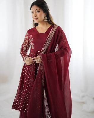 Maroon embroidered ethnic suit 3