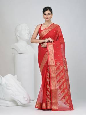 Elegant red patli pallu tant saree with golden border 1