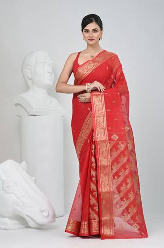 Elegant red patli pallu tant saree with golden border