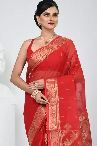 Elegant red patli pallu tant saree with golden border