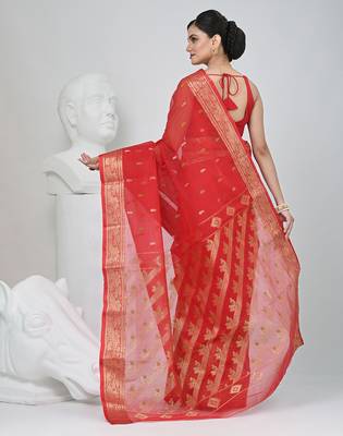 Elegant red patli pallu tant saree with golden border 4