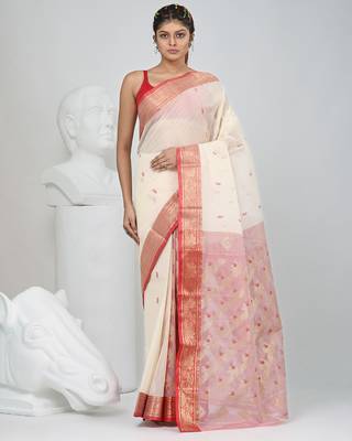 Elegant off white patli pallu tant saree with golden border 1