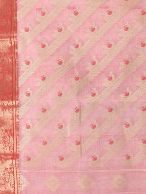 Elegant off white patli pallu tant saree with golden border 5