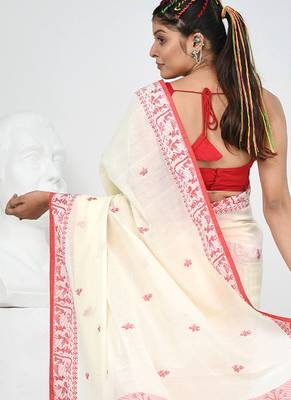 Off white cotton saree with beige border and traditional woven pallu 3