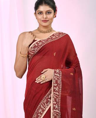 Dark red cotton saree with beige border and traditional woven pallu 5