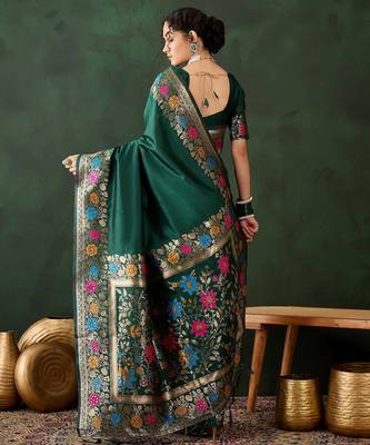 green woven jacquard silk blend saree with blouse piece 2