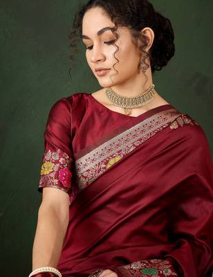 maroon woven jacquard silk blend saree with blouse piece 3