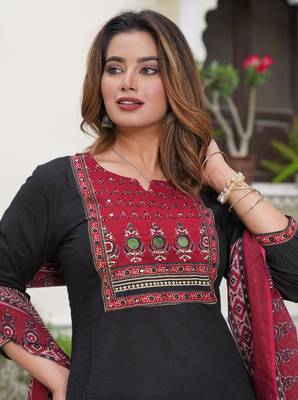 Cotton cambric  straight  printed kurti-pant-dupatta  set 4