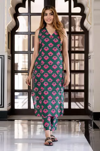 Women dark green pure cotton straight kurta set