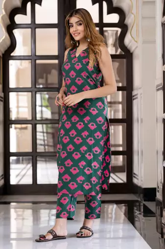 Women dark green pure cotton straight kurta set