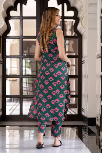Women dark green pure cotton straight kurta set