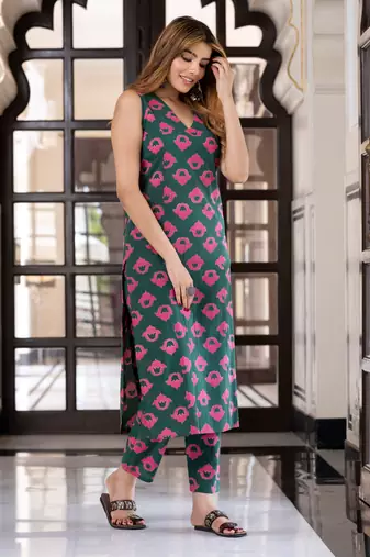 Women dark green pure cotton straight kurta set