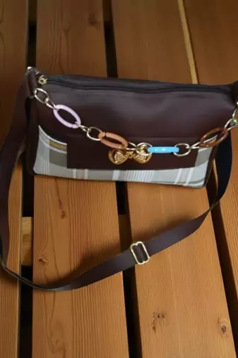 : Chic Floral Faux Leather Crossbody Bag