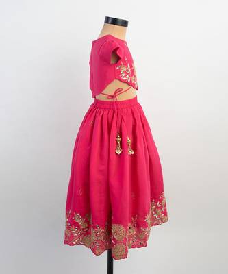 Pink embroidered silk lehenga 2